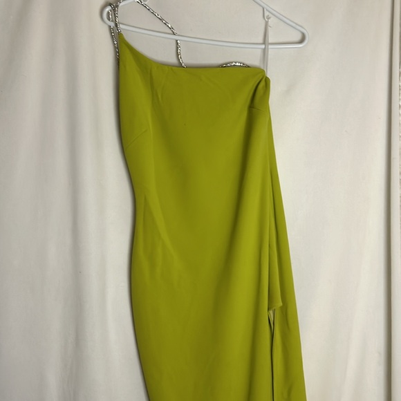 Dress - low back - size: Medium - wedding - Picture 4 of 4